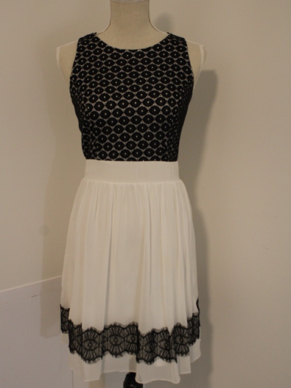 Enfocus Studios White & Black Lace Dress Size 4 - Picture 9 of 9